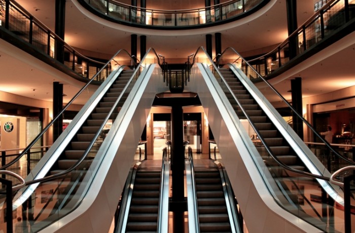 Torgovyiy tsentr e`skalator Shopping center escalator 4667  3072 700x460 Торговый центр, эскалатор   Shopping center, escalator